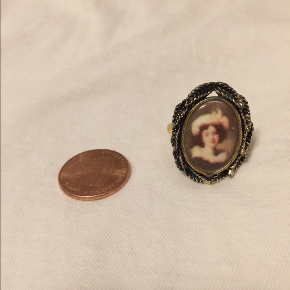 Vintage Jewelry - Vintage Goldtone Cameo Portrait Ring Adjustable